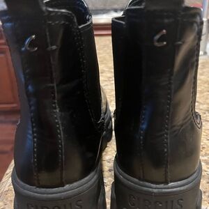Size 9 Circus black boot by Sam Edelman